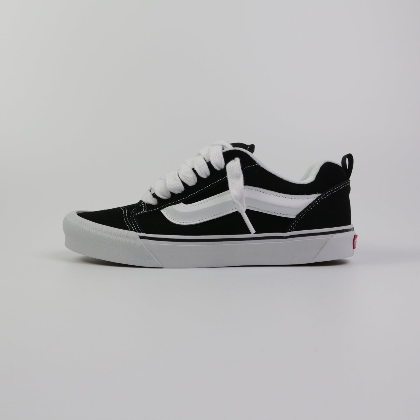 Vans Knu Skool Black/True White VN0009QC6BT1