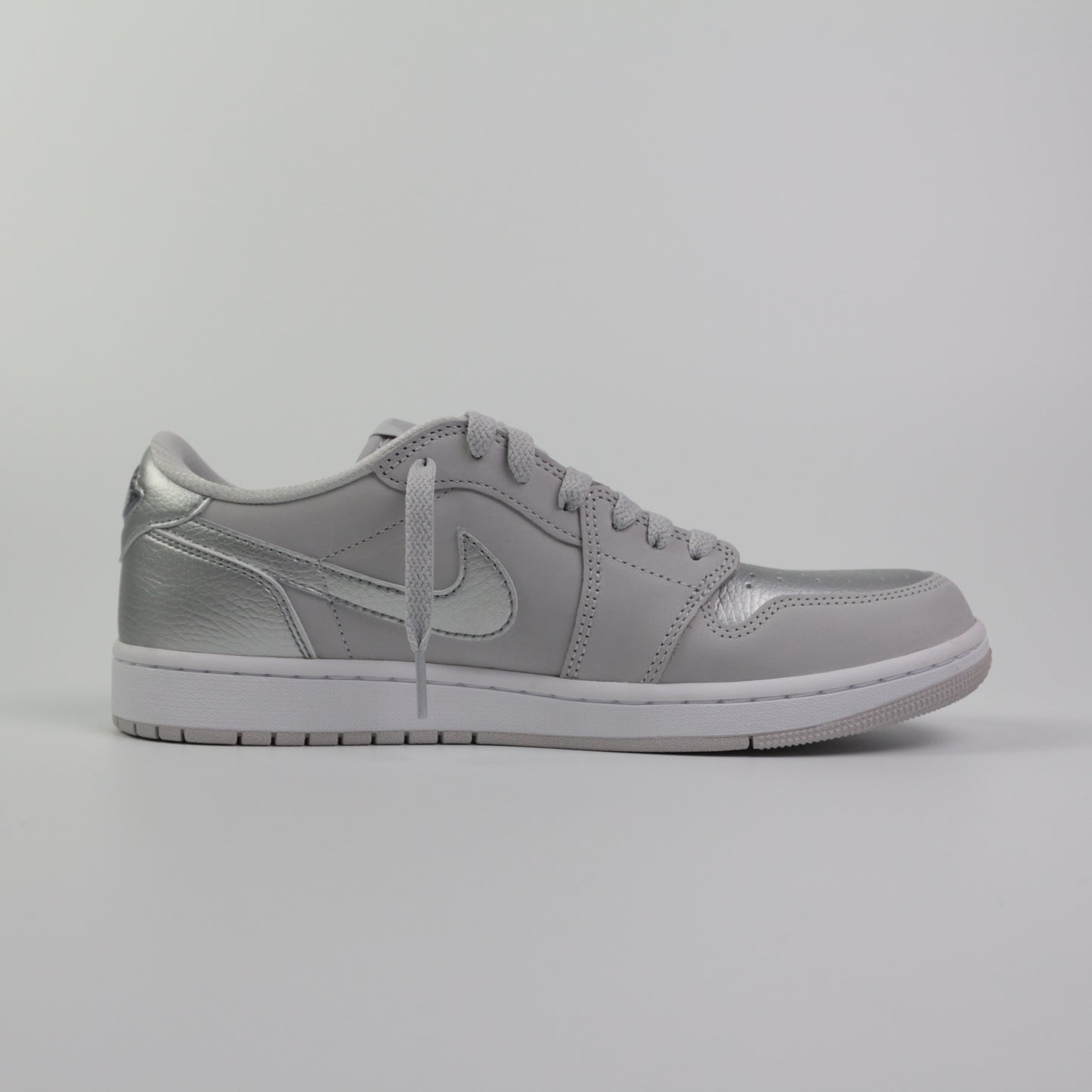 Nike Air Jordan 1 Retro Low OG 'Metallic Silver'