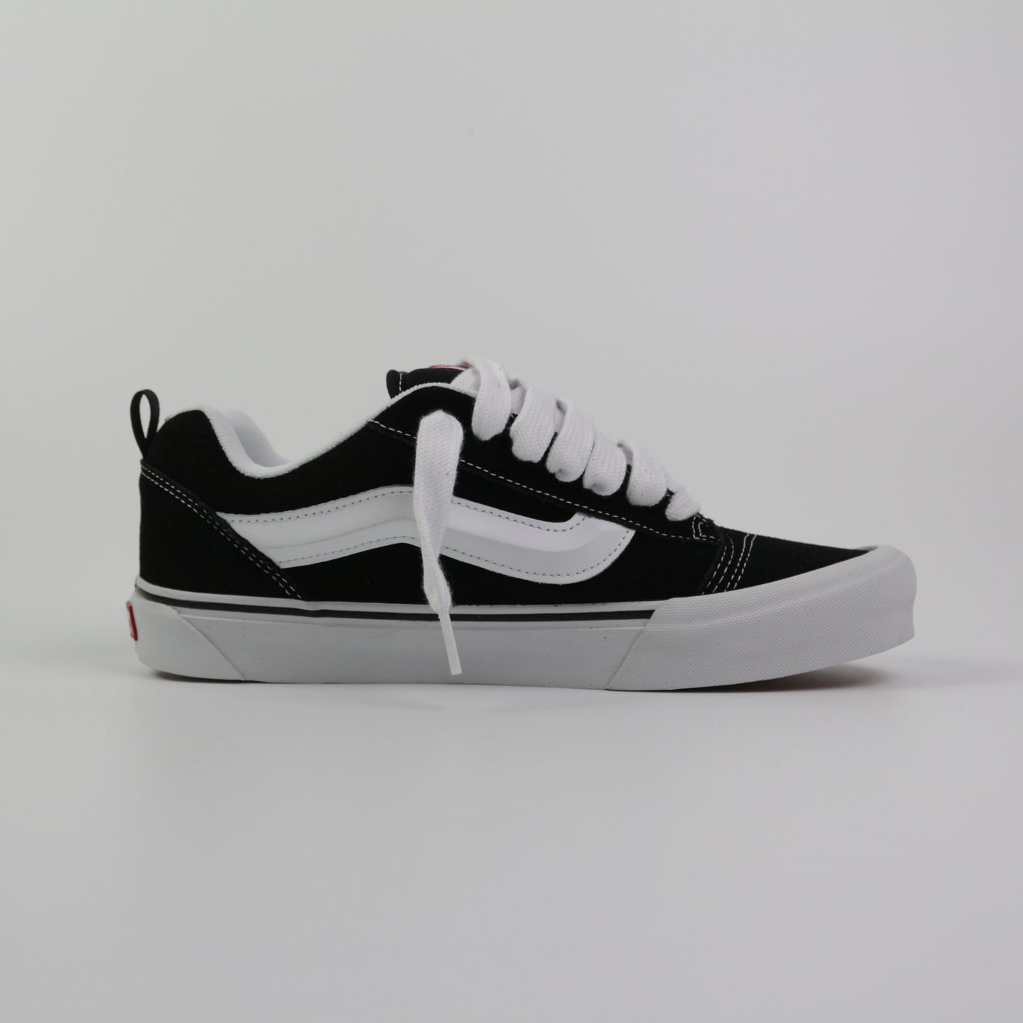 Vans Knu Skool Black/True White VN0009QC6BT1
