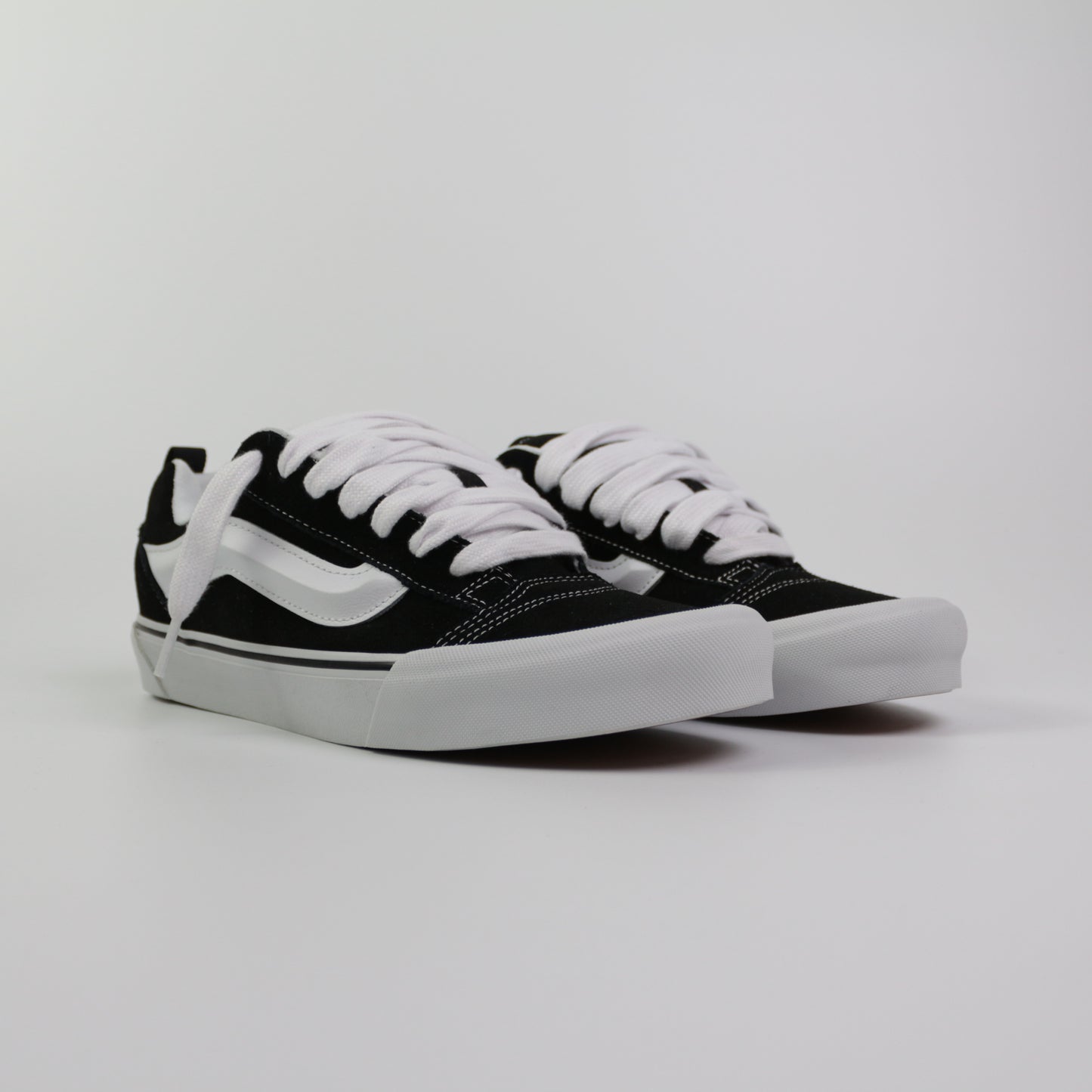 Vans Knu Skool Black/True White VN0009QC6BT1
