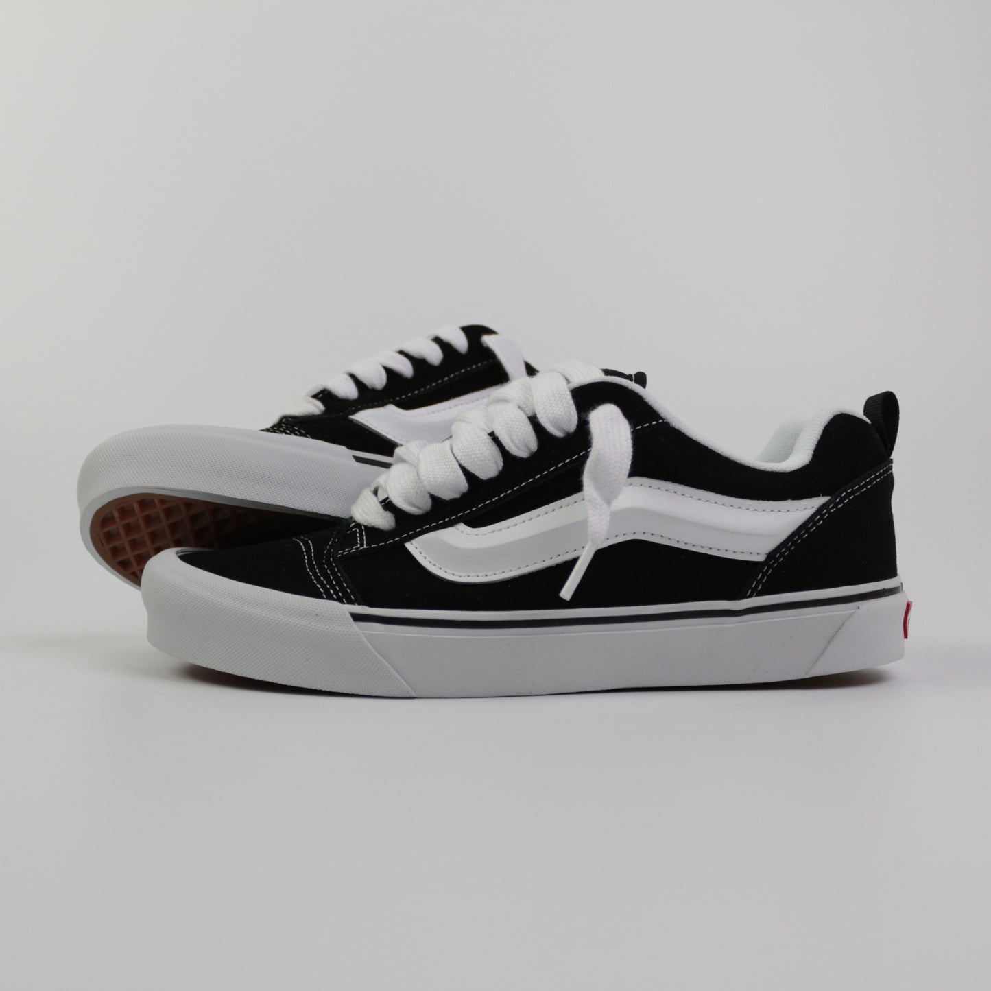 Vans Knu Skool Black/True White VN0009QC6BT1
