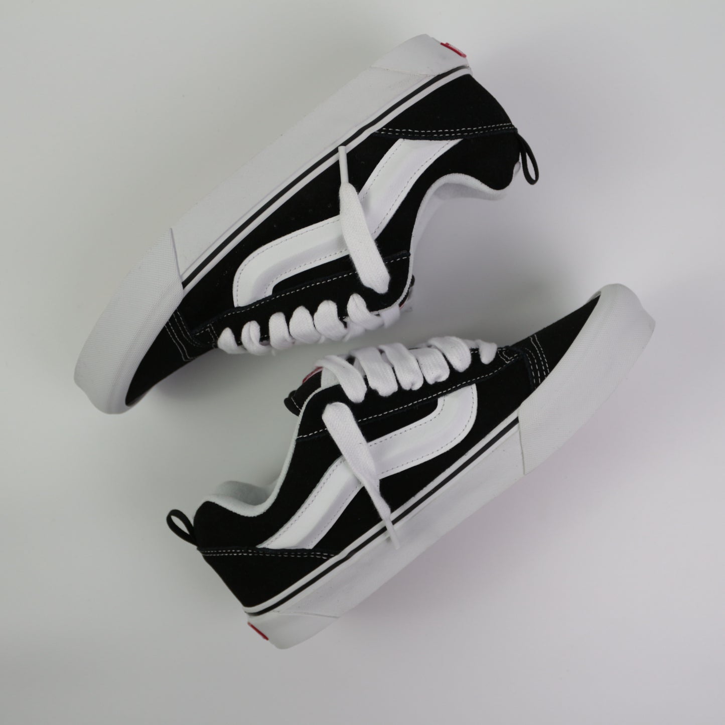 Vans Knu Skool Black/True White VN0009QC6BT1